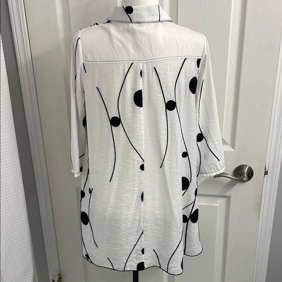Minkas Shirt Black & White Pattern 3/4 Sleeve Classic Collar Button Down Front - Picture 4 of 14